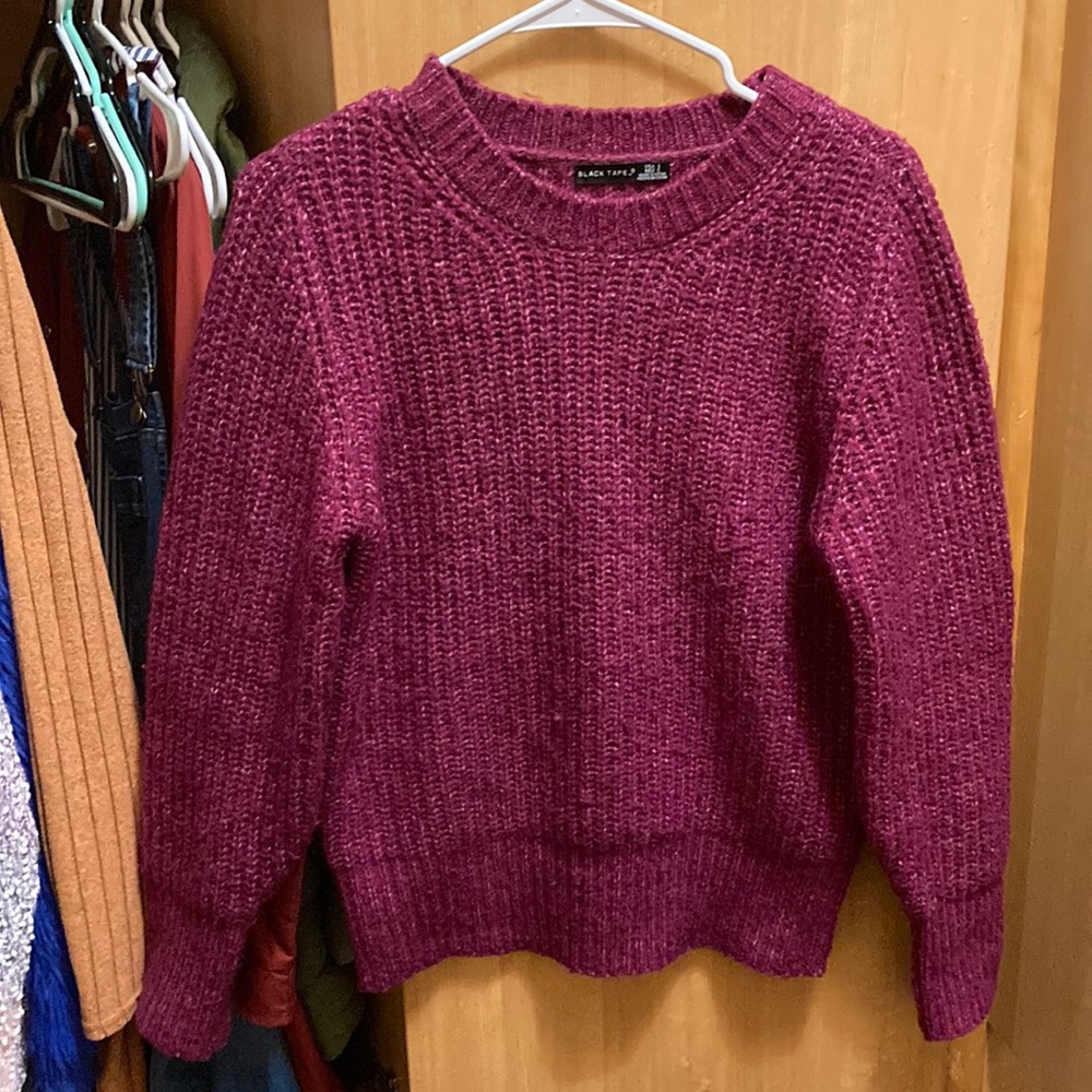 BEAUTIFUL BLACK TAPE_ ALPACA WOOL SWEATER!